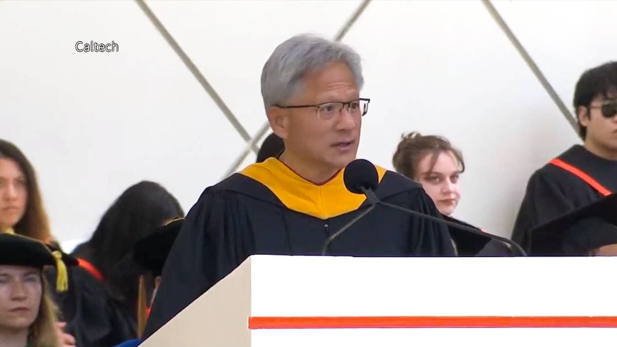 黄仁勋致毕业生：勇于进入 0 亿美元市场，希望你能找到自己的GPU