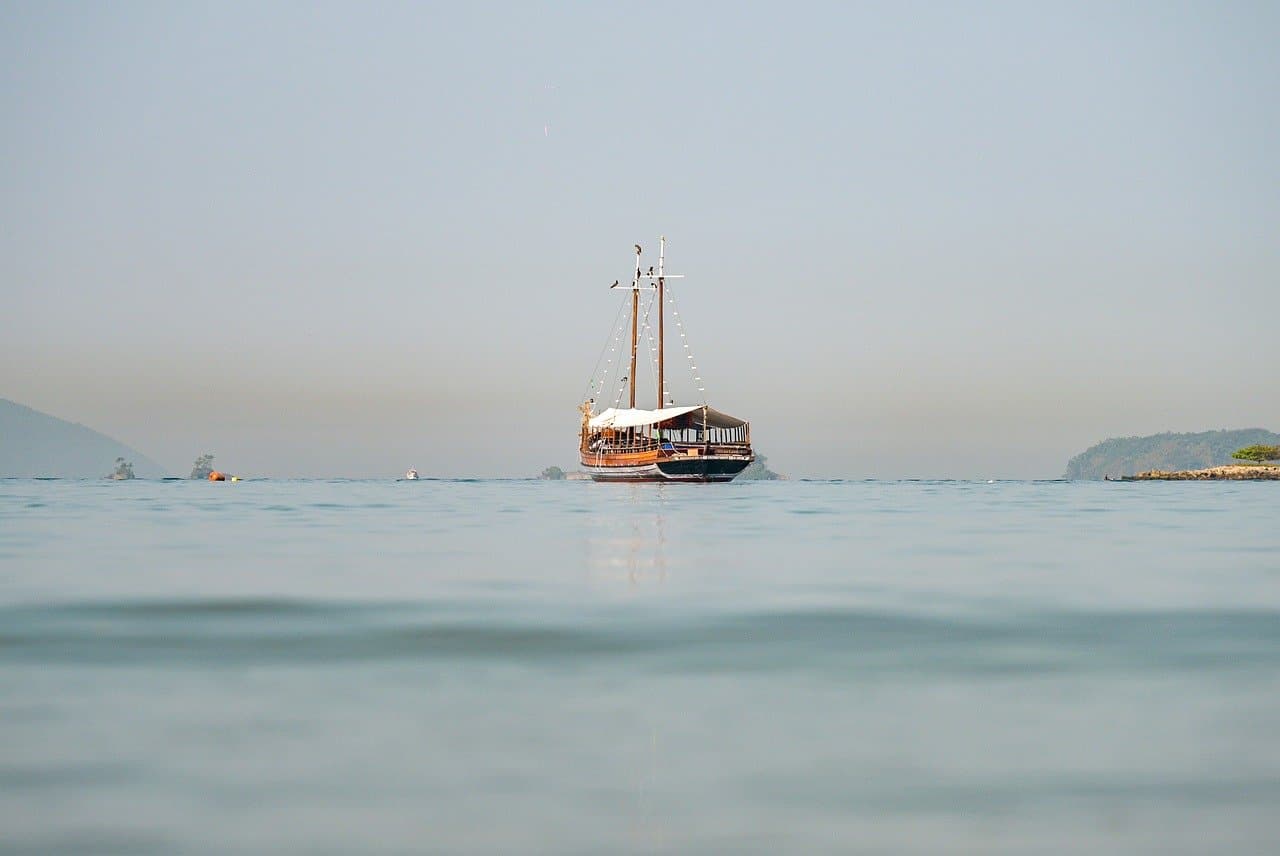 加密早报：FTX 资金赔偿计划尚未获批，Coinbase 应用重返热门下载榜单