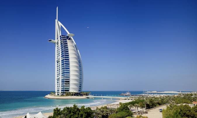 为什么 OKX、Bybit 等交易所选择迪拜开公司？