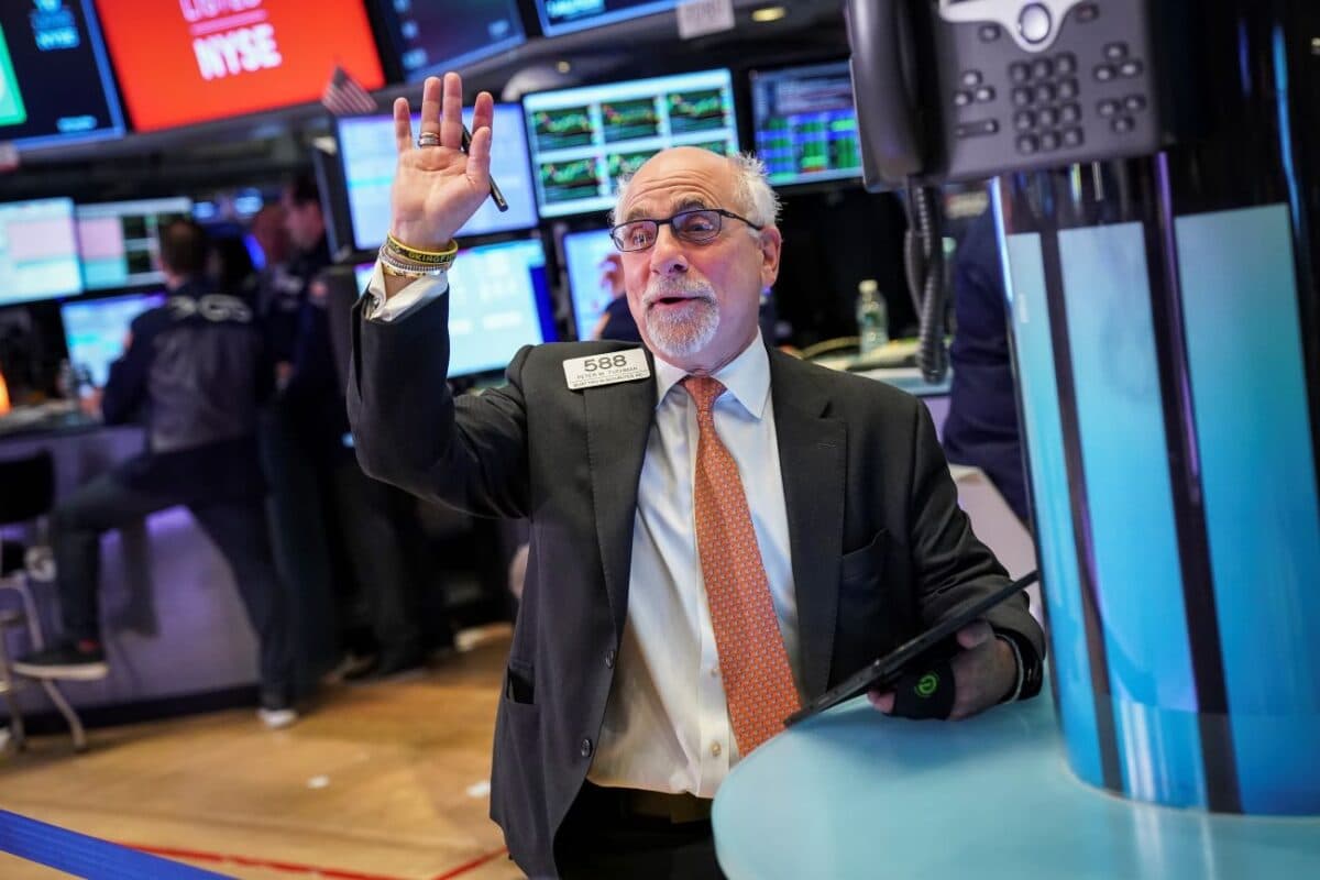 特朗普 VS 哈里斯，美股投资者如何应对大选行情？