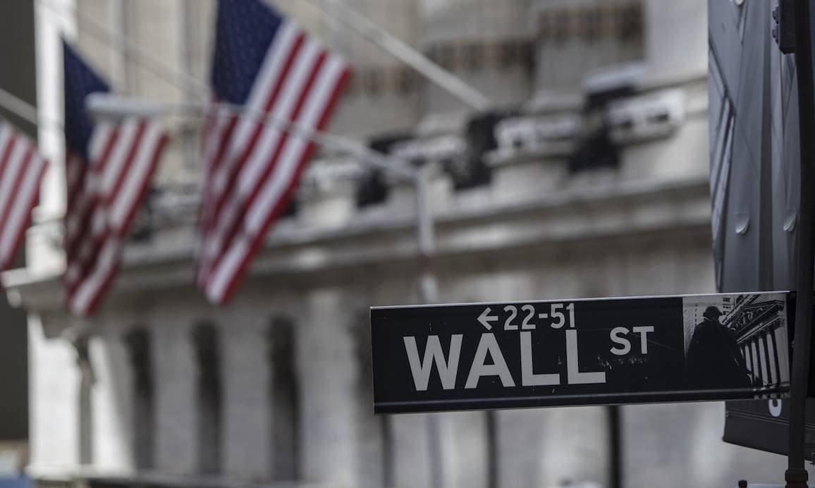 「买币」美股的 2025:疯狂、溢价与套利