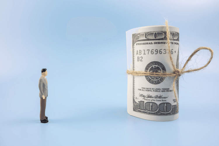 到手的稳定币法案，与坐不住的华尔街银行家们