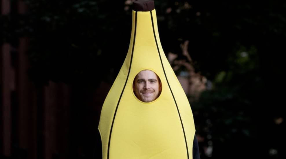 谷歌最新「香蕉」AI 图像模型，让网友疯玩「Vibe Photoshoping」