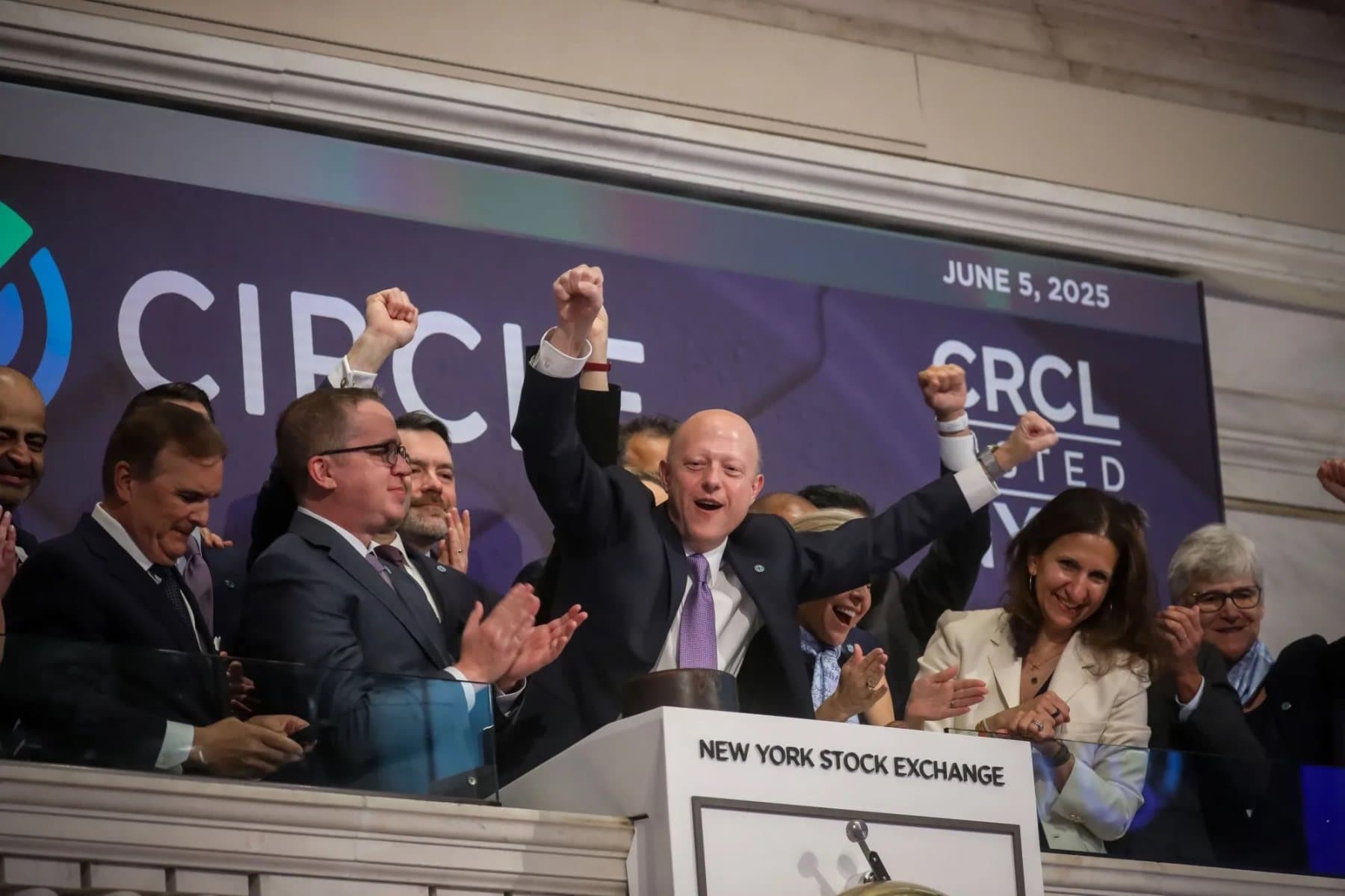 加密合规孤勇者：Circle CEO 如何破局 Tether 围剿与利率下滑的双重绞杀？