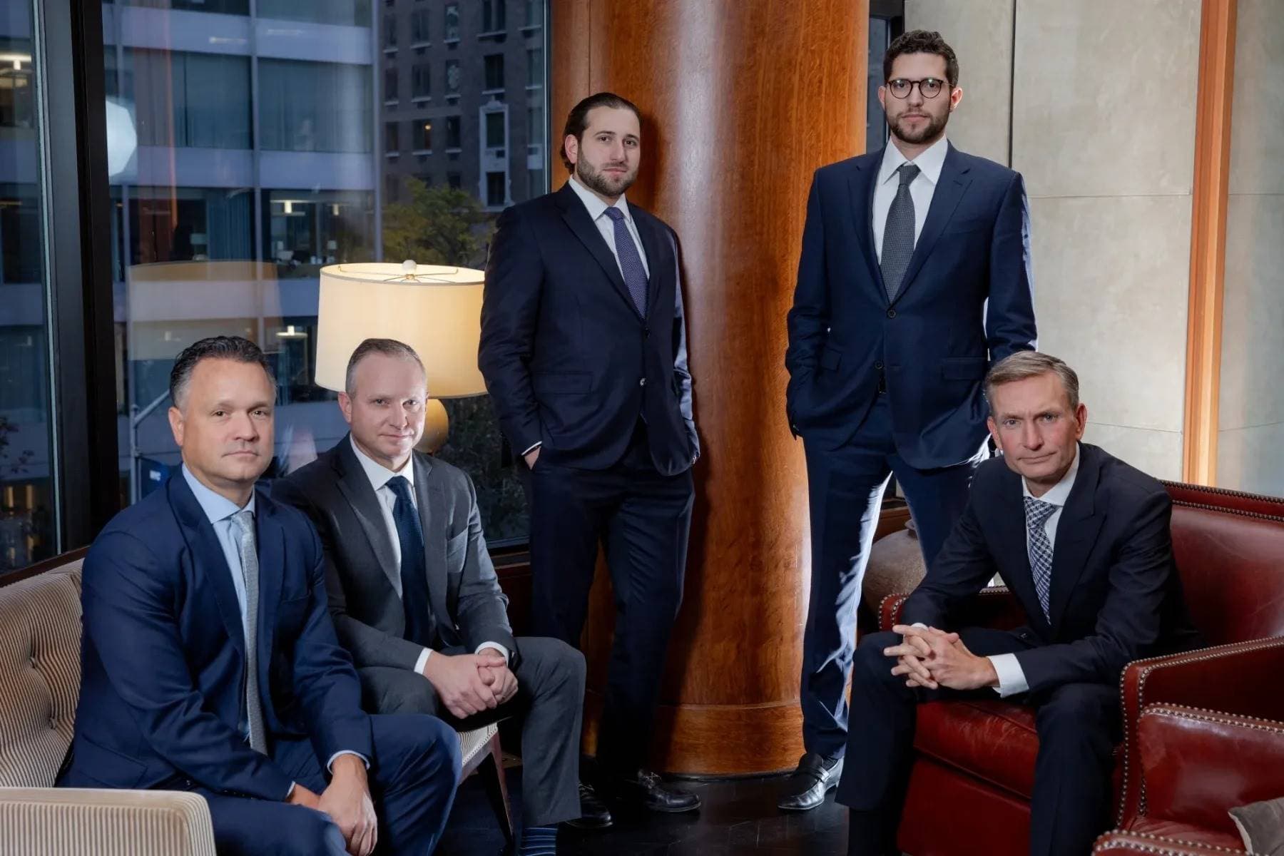 狂揽加密红利，特朗普商务部长家族如何年入 25 亿美元？