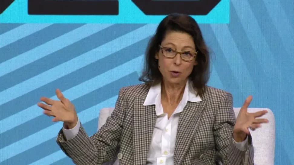 富达 CEO 十年做了哪些加密决策？