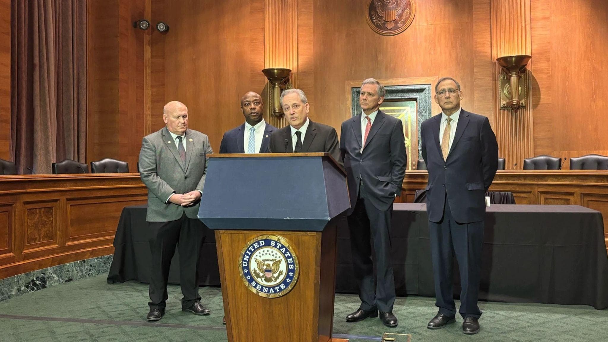 美国「加密沙皇」首次数字资产发布会要点:推进市场结构与稳定币法案,正在评估比特币储备